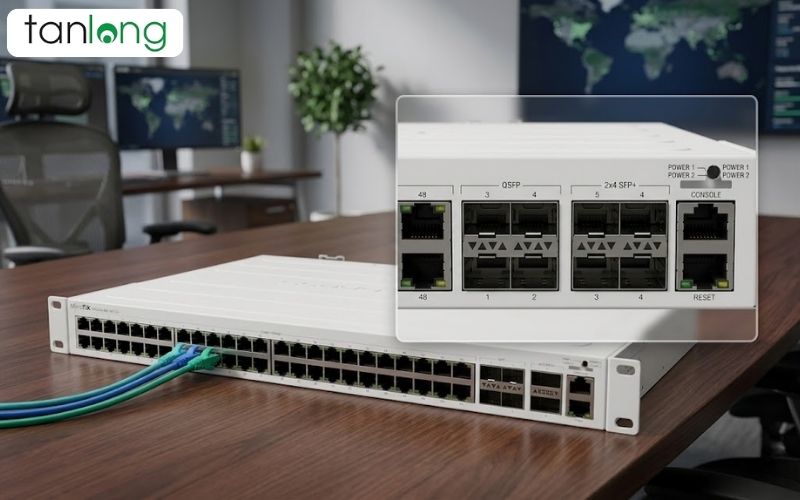 4 cổng SFP+ (10G) và 2 cổng QSFP+ (40G) của thiết bị